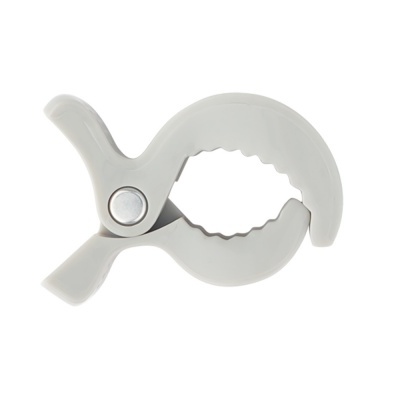 Mola de plástico cinzento com articulação metálica e parte dentada para fixação.