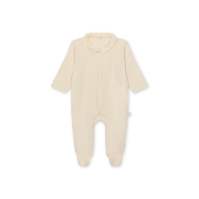 Macacão de bebé creme com gola redonda e pés fechados