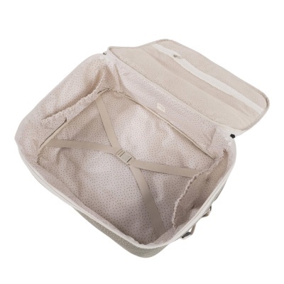 Mala de viagem aberta com interior bege e cintas elásticas.
