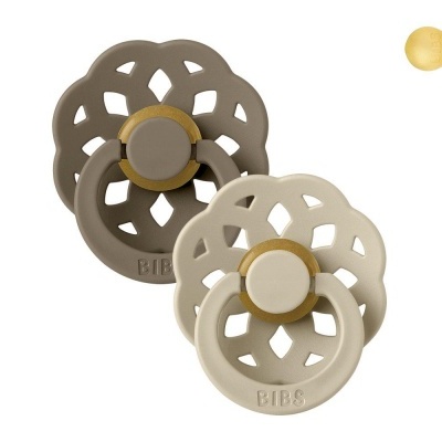 Dois chupetas de silicone BIBS, castanho escuro e creme, com design floral recortado