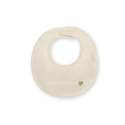 Babete redondo creme com botão e detalhe de renda