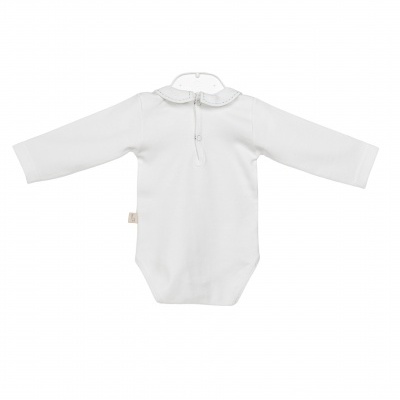 Body branco para bebé com mangas compridas e gola com detalhes perfurados