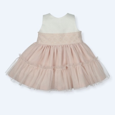 Vestido infantil branco com saia rosa de tule e faixa bege bordada