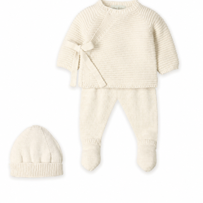 Conjunto bebé malha bege com camisola, calças com pés e gorro