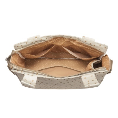 Saco feminino bege com padrão de corações dourados e interior com bolsos