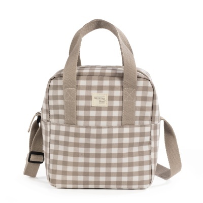 Bolsa quadrada xadrez bege e branco com alças de tecido e correia ajustável