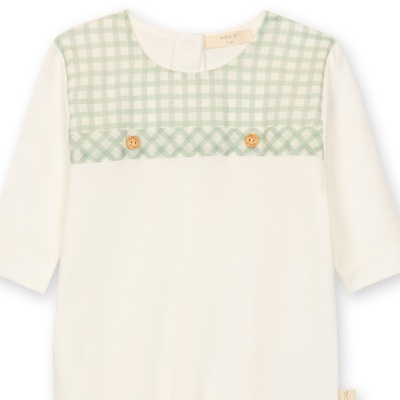 Body de bebé branco com padrão xadrez verde claro e botões de madeira