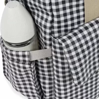 bolso lateral de mochila quadriculada com garrafa