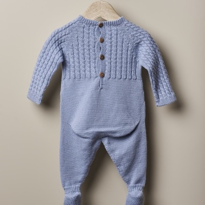 Macacão azul claro para bebé em malha com botões e textura canelada