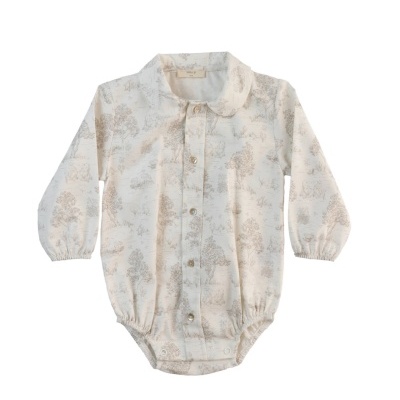 Body de bebé creme com padrão de árvores castanho claro e botões frontais