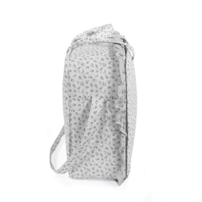 Mochila de tecido branco com flores cinzentas e folhos, vista lateral