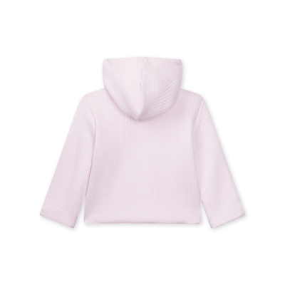 Casaco rosa pastel com capuz visto por trás em fundo branco