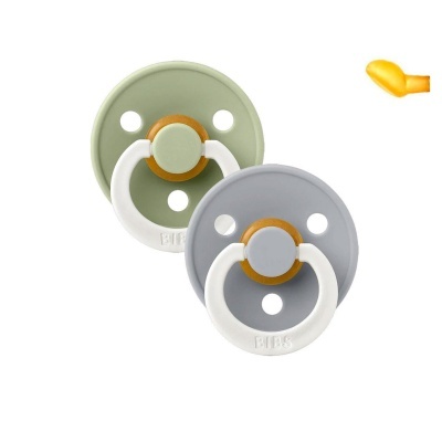 Duas chupetas BIBS, verde claro e cinzento, com argola branca e texto BIBS