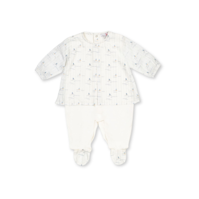 Conjunto de bebé camisa e calças com padrão de barcos e cor branca.