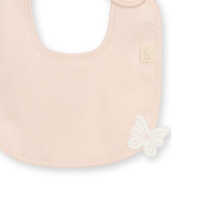 Babete rosa claro com borboleta branca e etiqueta girafa