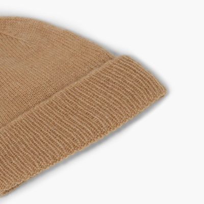 Gorro de malha castanho claro com dobra larga
