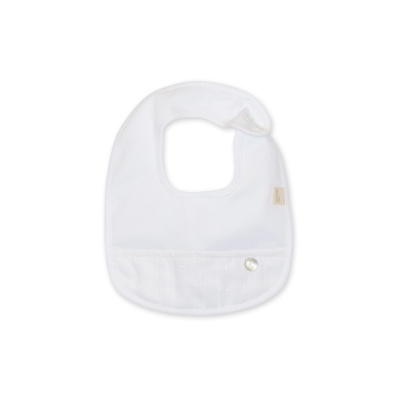 Babete branco com fecho de pressão e detalhe em padrão discreto