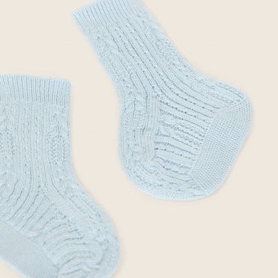 Meias azuis de malha com padrão trançado