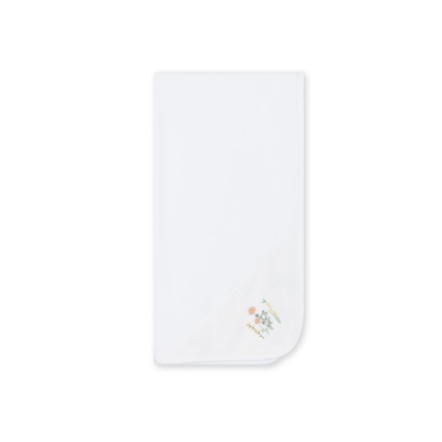 Toalha branca de bebé com bordado floral colorido num canto