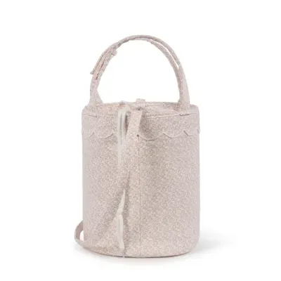 Bolsa redonda de tecido com padrão floral pequeno em tons rosados e brancos