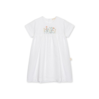 Vestido branco para bebé com bordado de flores coloridas