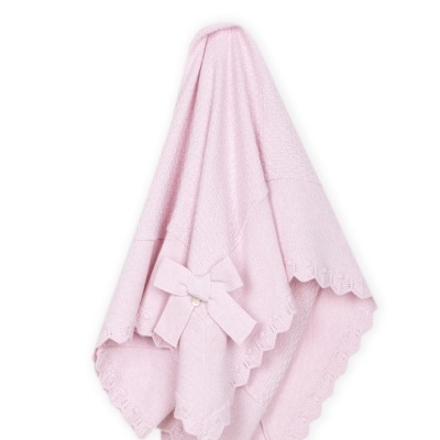 Manta cor-de-rosa com laço e bordas recortadas