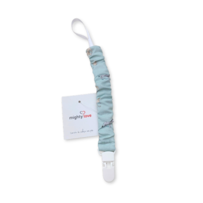 Porta-chupeta azul com padrão de animais e clipe branco