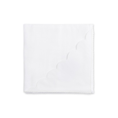 Guardanapo branco decorativo com borda scallop