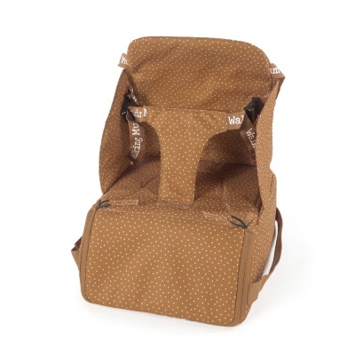 Cadeira de assento elevatória castanho com pontos brancos e alças com texto