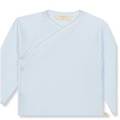Body de bebé azul claro com borda rendilhada e fecho cruzado