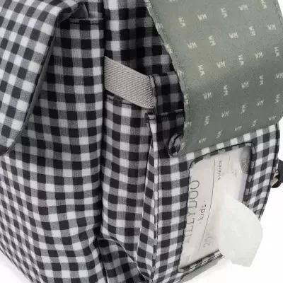 Mochila xadrez com aba verde e bolso com lenço