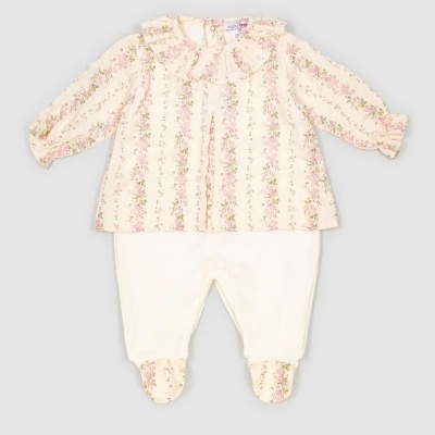 Conjunto de bebé creme com camisola floral rosa e verde e calças creme com pés estampados