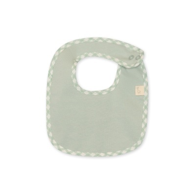 Babete de bebé verde claro com bordos padrão quadrados e fecho de mola dupla