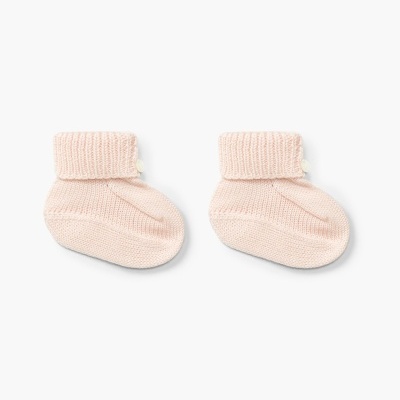 Meias de bebé rosas em tricot com punho dobrado e botão branco
