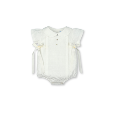 Body de bebé branco com gola redonda e laços decorativos