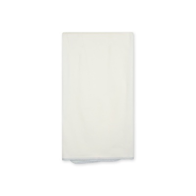 Lençol branco com borda riscada azul