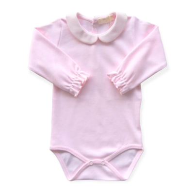 Body de bebé cor-de-rosa claro com gola branca e botões