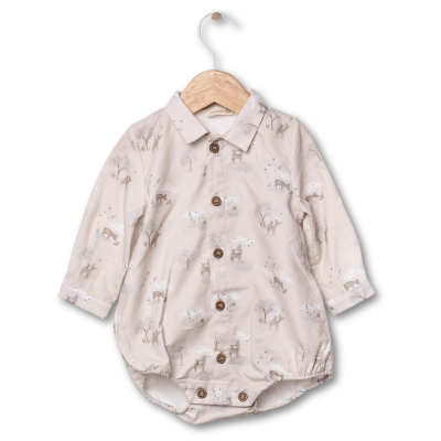 Body camisa bege para bebé com padrão de animais e árvores com botões marrons