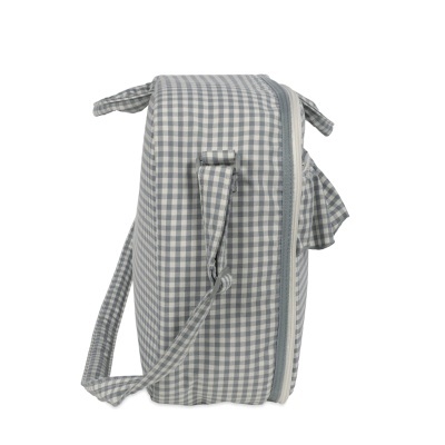Mala de tecido com padrão xadrez cinza e branco com alça e fecho zipper.