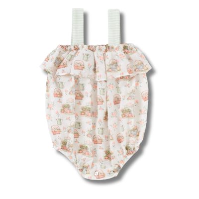 Body de bebé branco com estampado floral e carrinhos coloridos