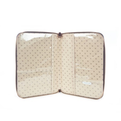 Porta-documentos bege com padrão de pequenas flores e fecho de correr aberto