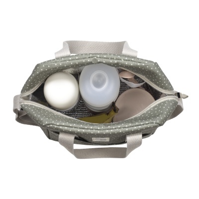 Bolsa cinzenta com pontos brancos aberta mostrando conteúdo interno