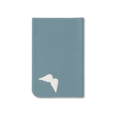 Capa azul com asas brancas aplicadas