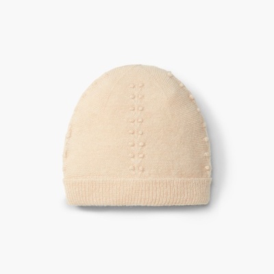 Gorro de malha creme com padrão de nós em relevo