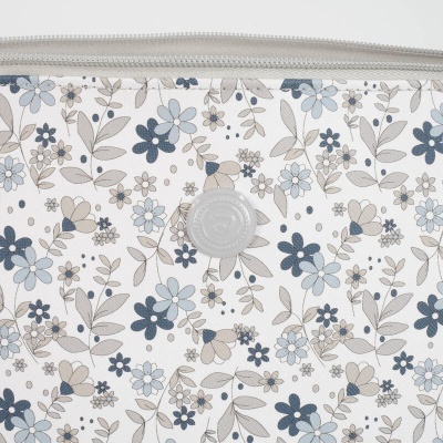 Saco com padrão floral azul e bege e fecho de correr cinzento