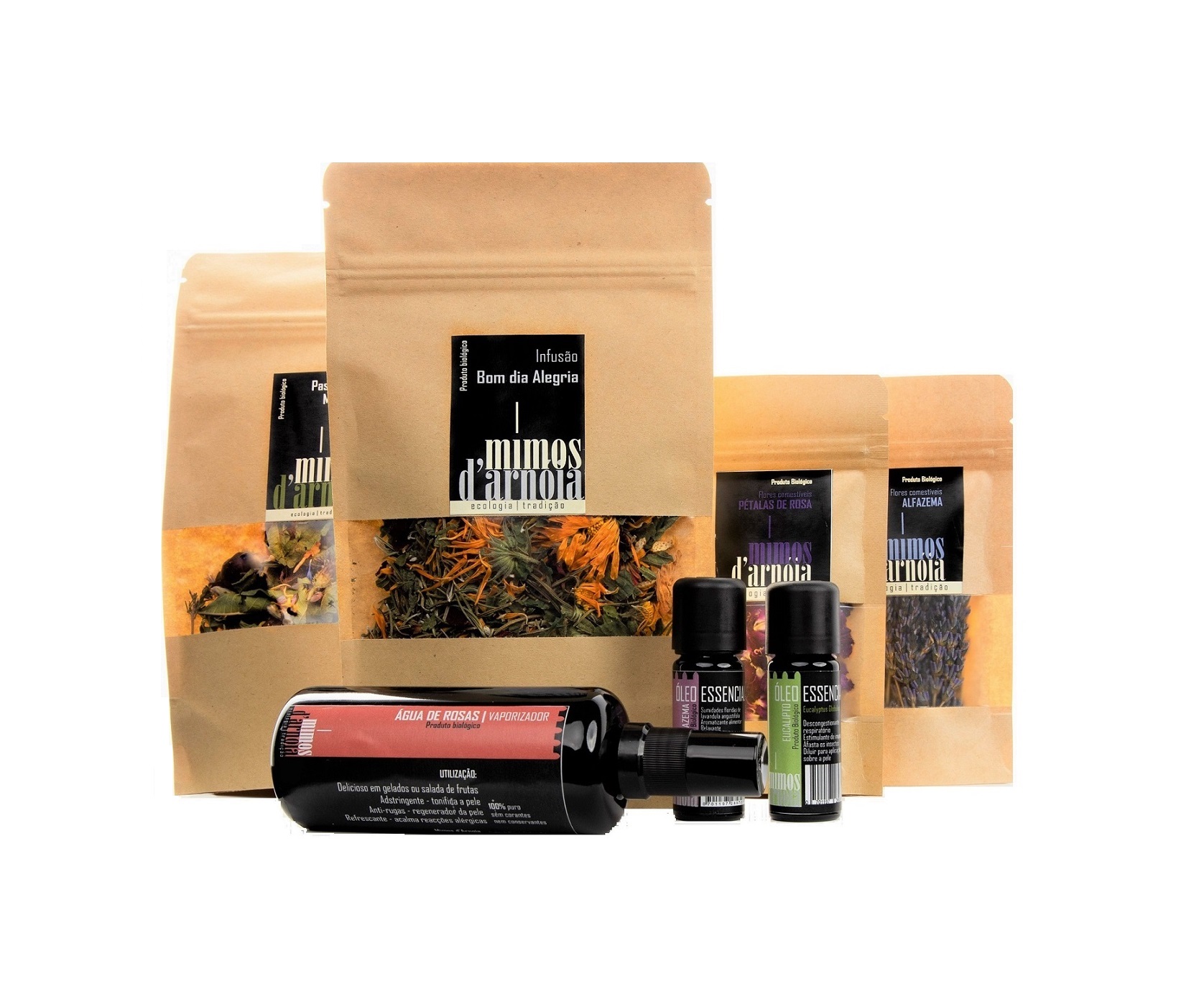 Produtos naturais embalados em saquetas castanhas e garrafas pretas com etiquetas coloridas