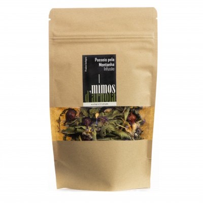 Pacote de infusão de ervas com embalagem de papel castanho e etiqueta preta