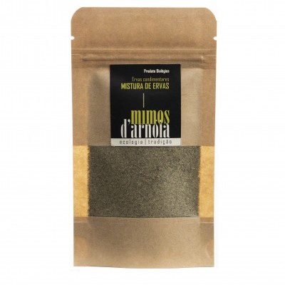 Embalagem de mistura de ervas em pó com rótulo preto em saco castanho reciclável com janela transparente.