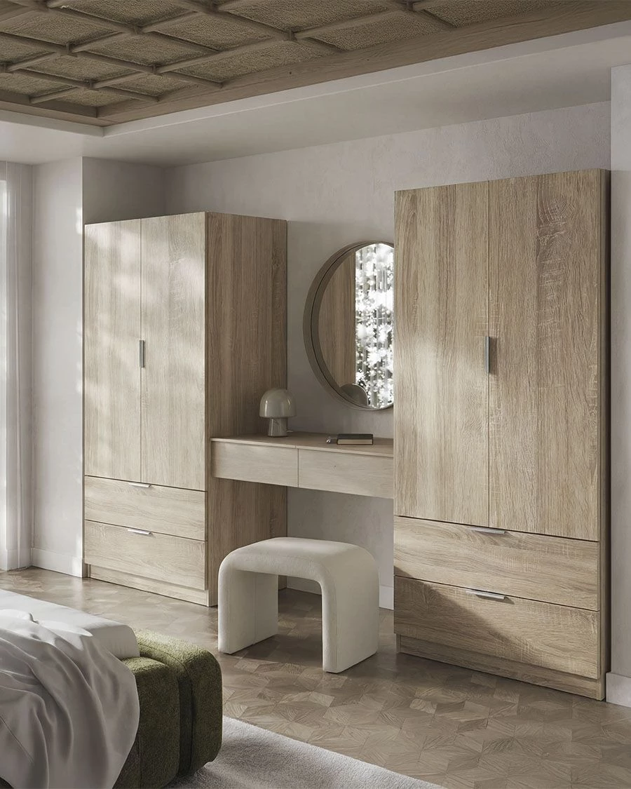 Móveis de quarto em madeira clara com armários, secretária, espelho redondo e banco estofado branco