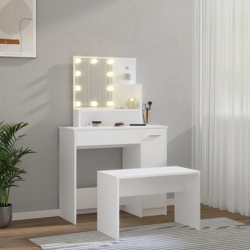 Conjunto móvel maquilhagem branco com espelho iluminado e banco num ambiente interior.